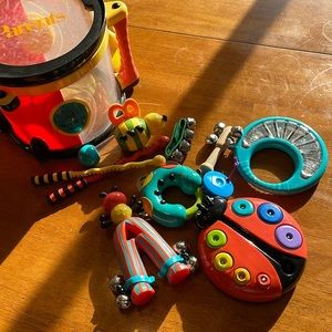 🔔 🎶 11 piece set of children’s musical instruments